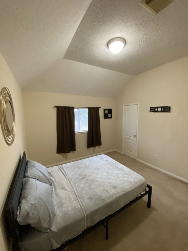 'Empty room + utilities $700' Room to Rent from SpareRoom