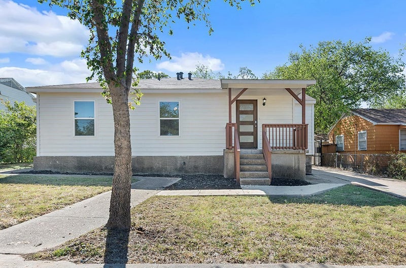 'Light & modern Oak Cliff home by Martin Weiss Park' Room to Rent from
