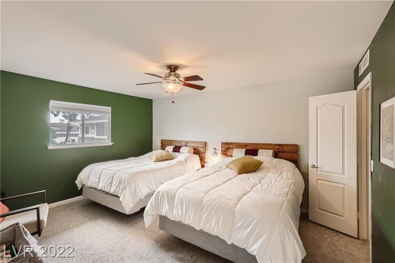 'Shared room at the Las Vegas Country Club' Room to Rent from SpareRoom