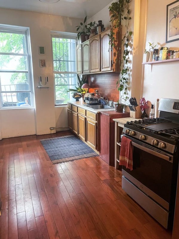 'Sunny Large Room avail in Greenpoint ' Room to Rent from SpareRoom