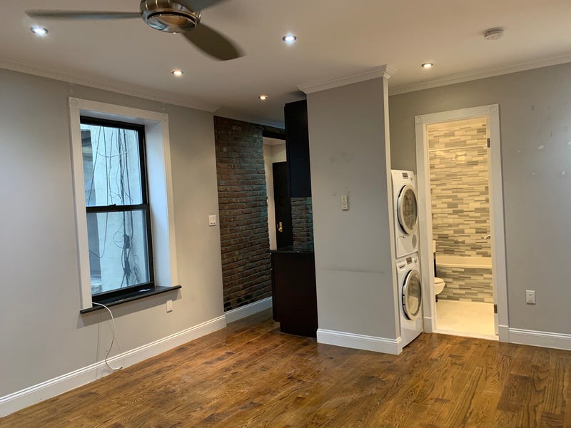 'No Brokers Fee Stunning 3 Rooms With 2 Baths' Room to Rent from