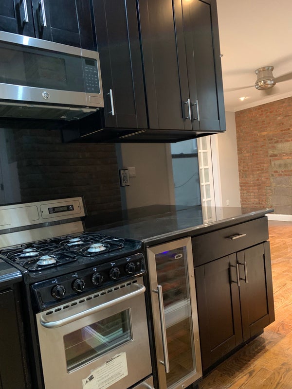 'No Brokers Fee Stunning 3 Rooms With 2 Baths' Room to Rent from