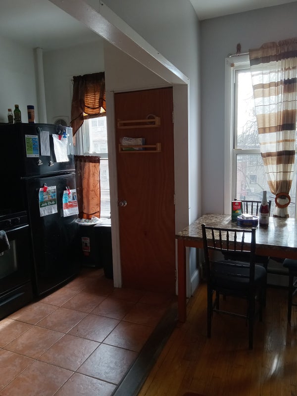 'Newly renovated Full size Cozy room Now renting' Room to Rent from ...