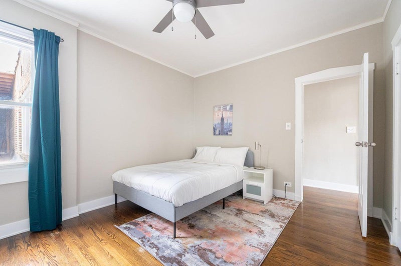 'Great Queen Bedroom In Logan Square C' Room to Rent from SpareRoom