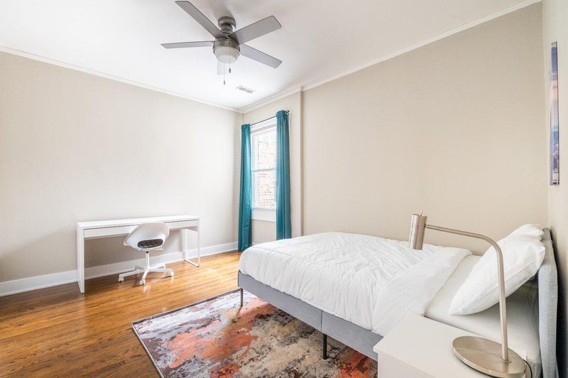 'Great Queen Bedroom In Logan Square C' Room to Rent from SpareRoom