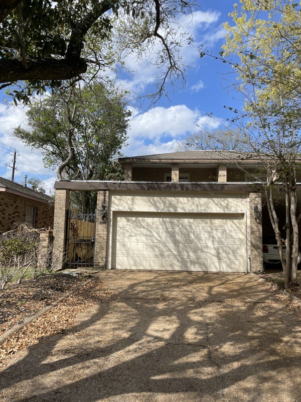 '3 bedroom 2.5 bath townhome near Rice Village' Room to Rent from SpareRoom