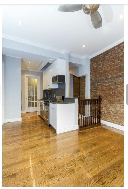 'No Brokers Fee/5 Rooms Available Now' Room to Rent from SpareRoom