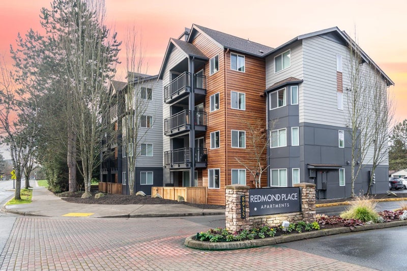 'Redmond Room Available! Next to Shopping Center' Room to Rent from SpareRoom