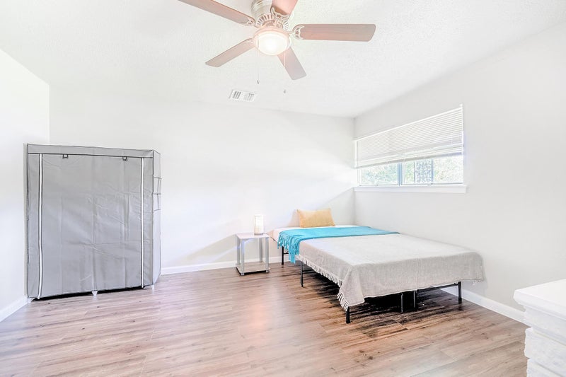 'Live in Glenbrook Valley ' Room to Rent from SpareRoom