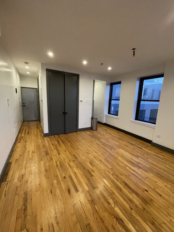'Unfurnished Studio in Crown Heights ' Room to Rent from SpareRoom