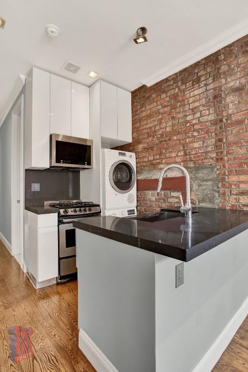 'Great and bright apartment in East Village' Room to Rent from SpareRoom