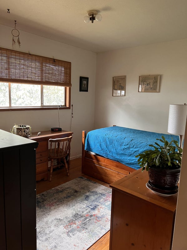 'Clean & Sober Space' Room to Rent from SpareRoom