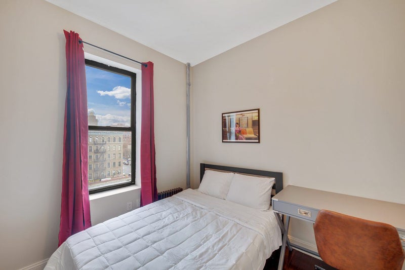 'Sizeable Queen Bedroom In West Harlem B' Room to Rent from SpareRoom