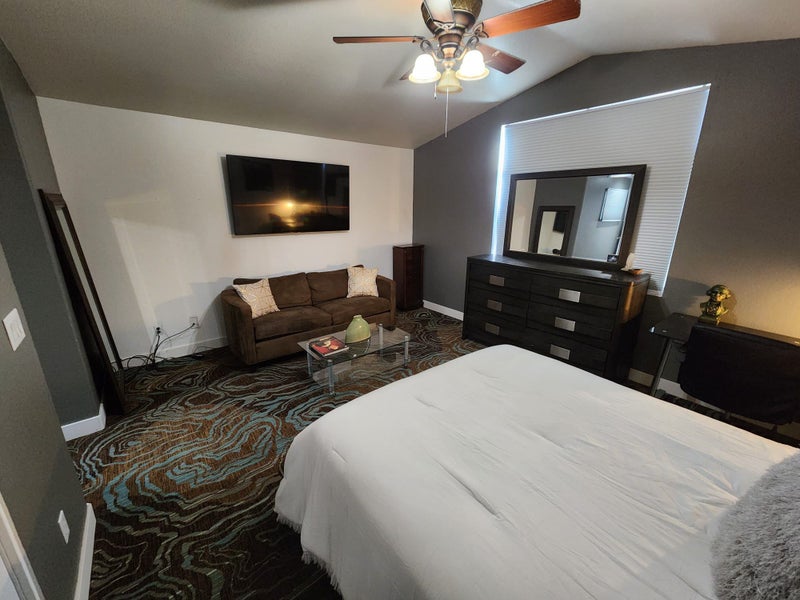 'Fully furnished bedroom. Utilities included.' Room to Rent from SpareRoom