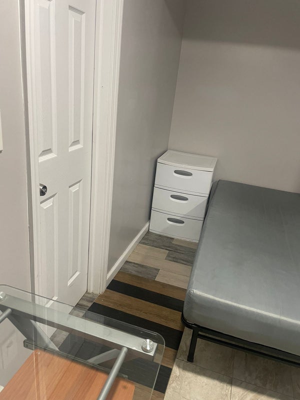 '1 room available in Woodside ' Room to Rent from SpareRoom