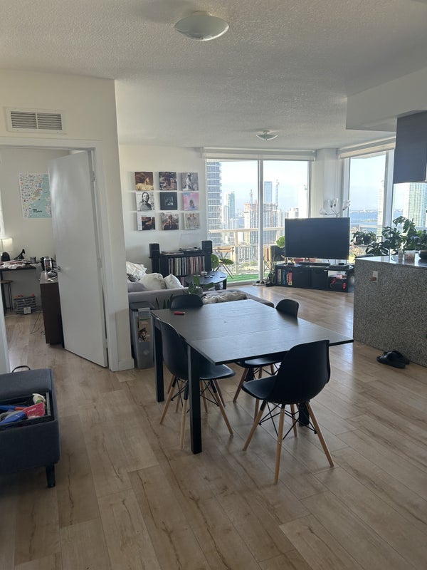 'Master Bedroom in 2BR 2 BTH Downtown/Edgewater' Room to Rent from