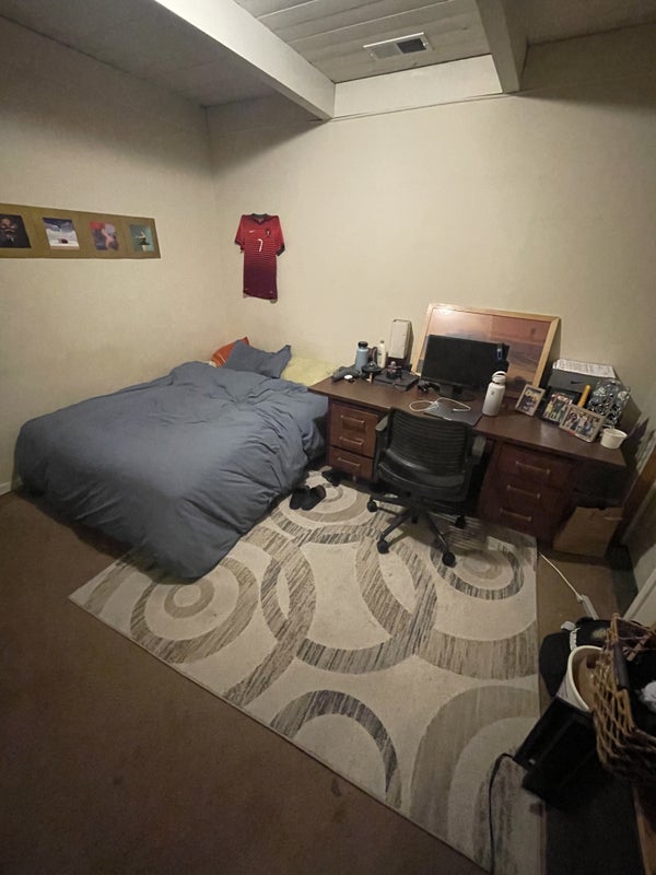 'Private Room Available in 7br House in Menlo' Room to Rent from SpareRoom