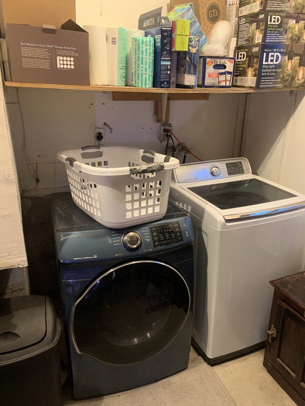 Photo 1: Washer/Dryer in Garage