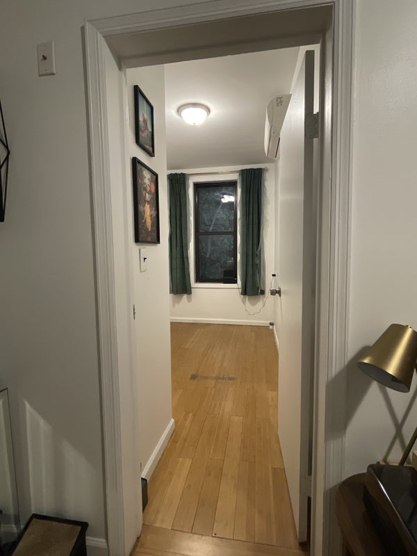 'Small private room in Crown Heights all included' Room to Rent from SpareRoom