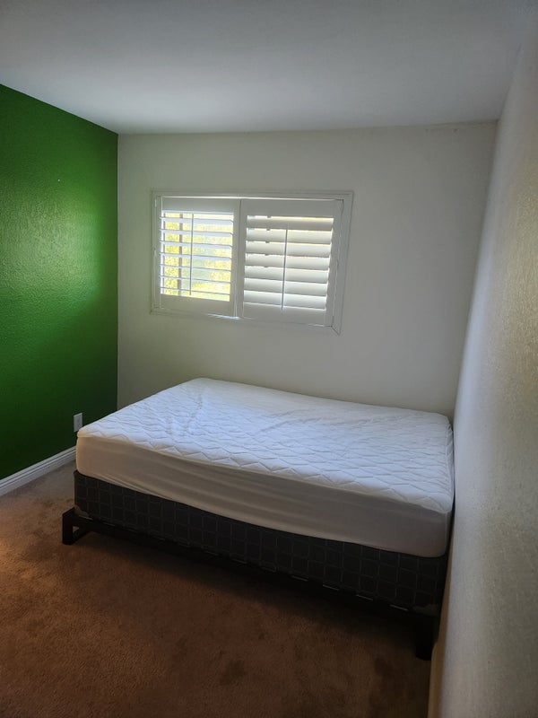 'Room for Rent in Costa MesaBordering Huntington B' Room to Rent from