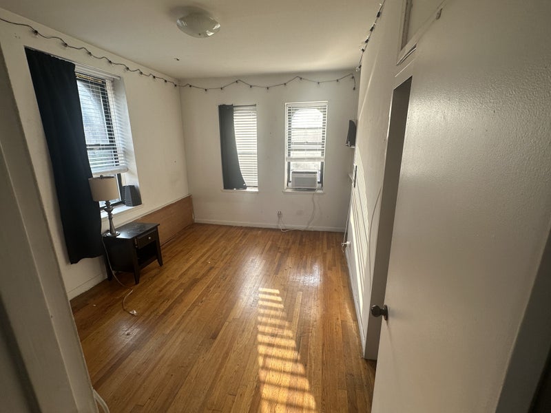 'Yorkville Corner Apartment' Room to Rent from SpareRoom