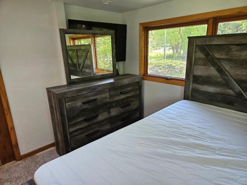 'Quiet room on the river in lux home in Mequon ' Room to Rent from