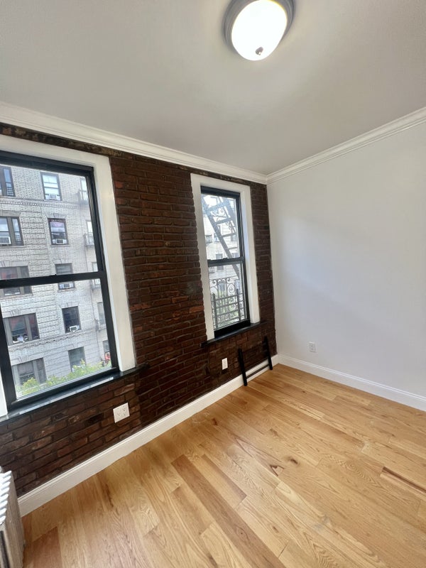 'Affordable rooms, great west harlem location!' Room to Rent from SpareRoom