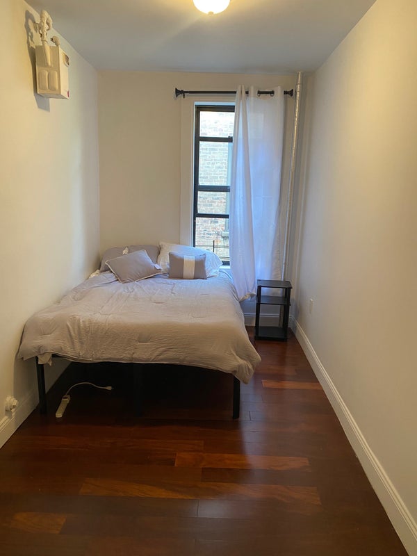 'Large room for rent inwood' Room to Rent from SpareRoom