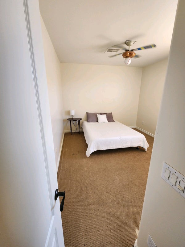 'Huge house. Room for rent 800 ' Room to Rent from SpareRoom