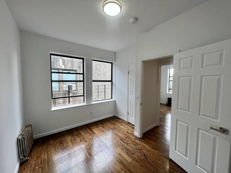 'Renovated rooms in Washington Heights!' Room to Rent from SpareRoom