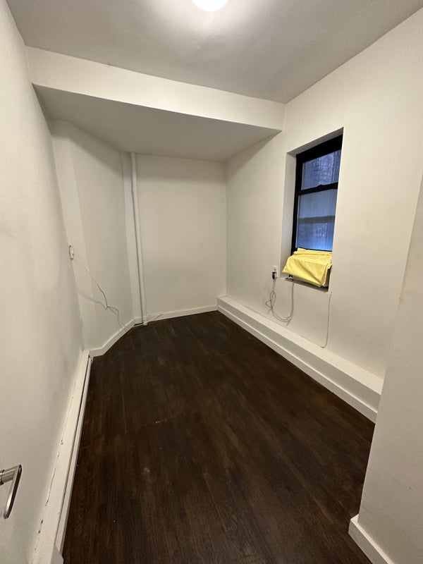 'Convenient room 10 minutes walk to Times Square ' Room to Rent from ...