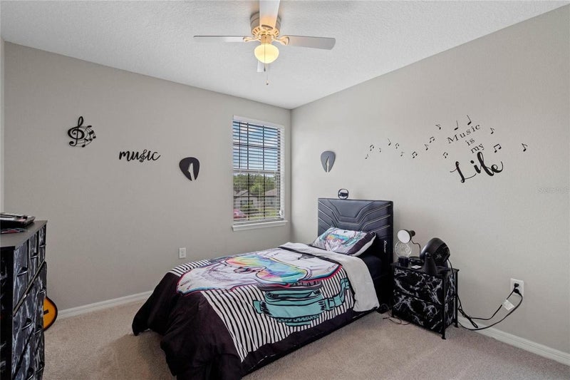'Tavares, FL Spacious furnished room available in' Room to Rent from