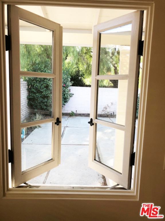 'Room for Rent Woodland Hills S. of the Boulevard' Room to Rent from