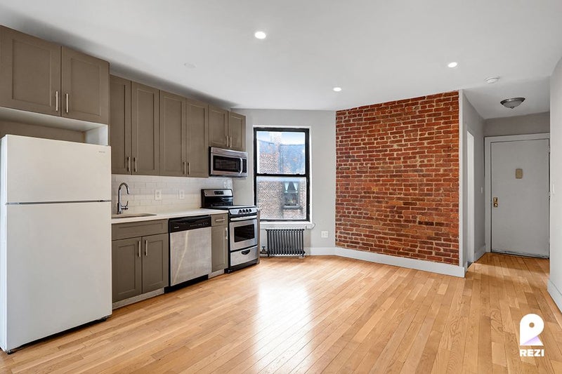 'Spacious 3 Bedroom in Washington Heights' Room to Rent from SpareRoom