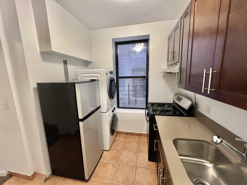 '184 Claremont! Duplex apt! 1 Month Free!' Room to Rent from SpareRoom