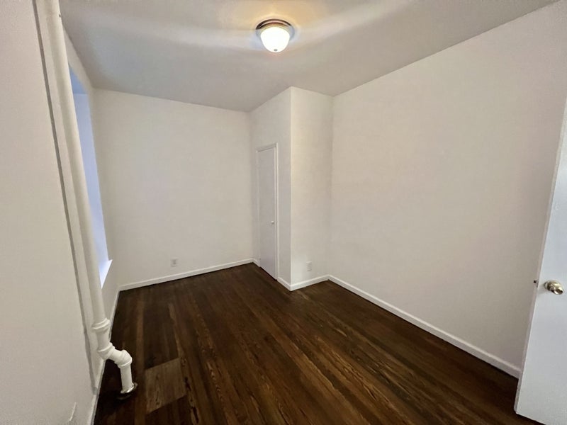 '184 Claremont! Duplex apt! 1 Month Free!' Room to Rent from SpareRoom