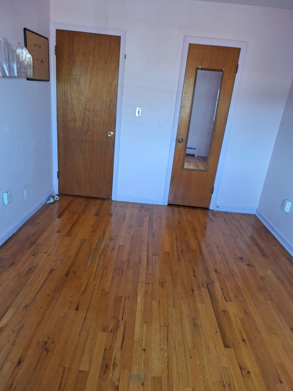 'Female Preferred Room For Rent Flushing Queens' Room to Rent from