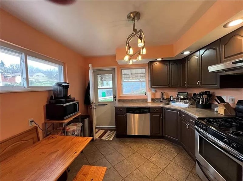 'Finished Basement ' Room to Rent from SpareRoom