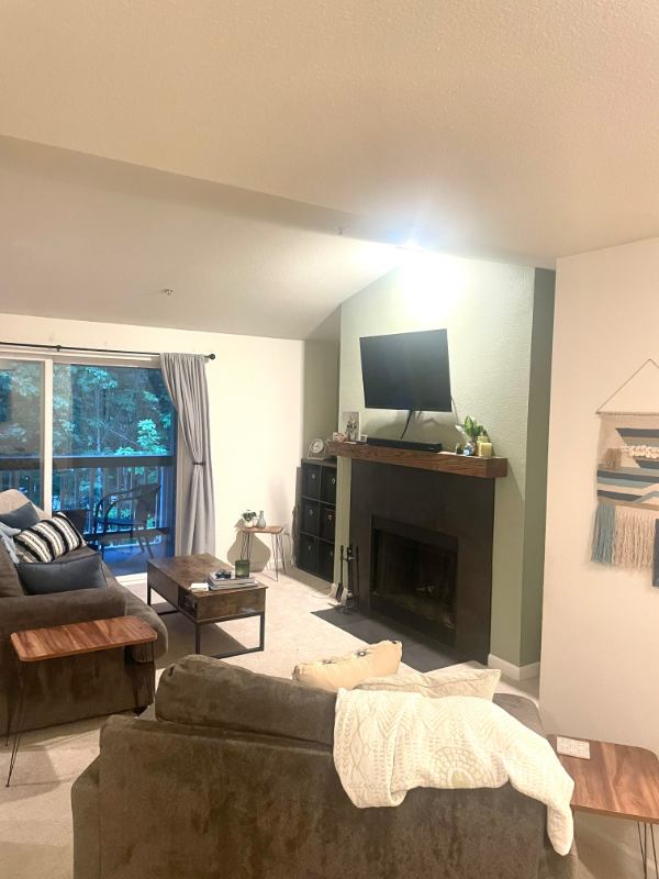 'Room for Rent in 3 Bedroom Condo Mountlake Terrac' Room to Rent from