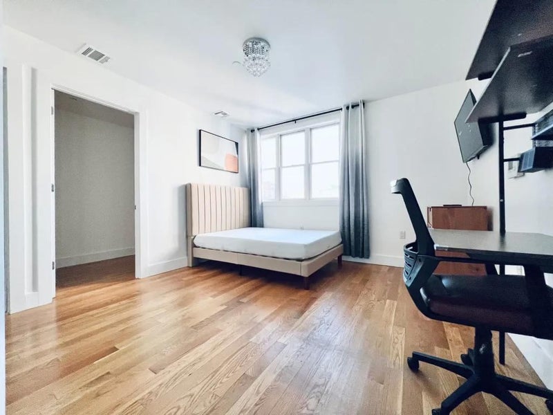 'Huge Room Private Bathroom 20min to Manhattan 278' Room to Rent from