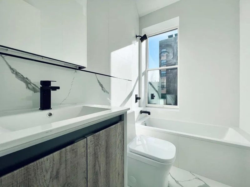 'Prime Bedstuy Room, Washer & dryer, AC, 2Bath 310' Room to Rent from