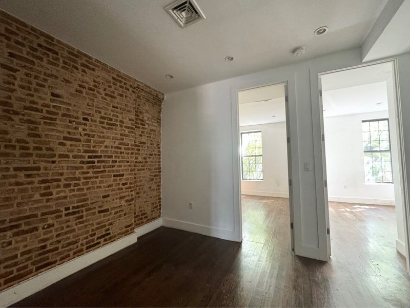 'Rooms In 3 Bed In Bedstuy J Kosciusko Nofee' Room to Rent from