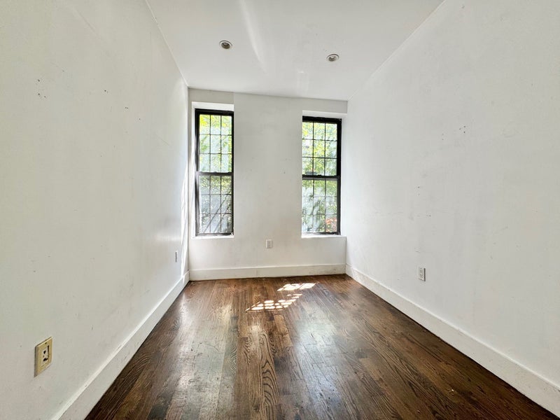 'Rooms In 3 Bed In Bedstuy J Kosciusko Nofee' Room to Rent from