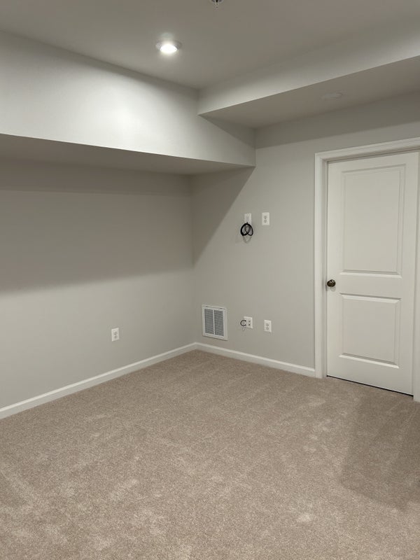 'Private Room with Private Restoom in New Condo' Room to Rent from