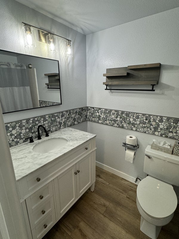 'Private 1BR/BA in Renovated Townhouse Costa Mesa' Room to Rent from