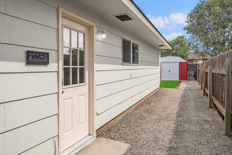 '_BR with private yardin_unit laundry' Room to Rent from SpareRoom