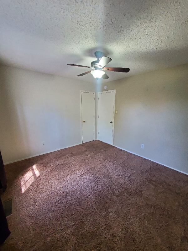 '3815 Stonehedge Upstairs Bedroom w Bath' Room to Rent from SpareRoom