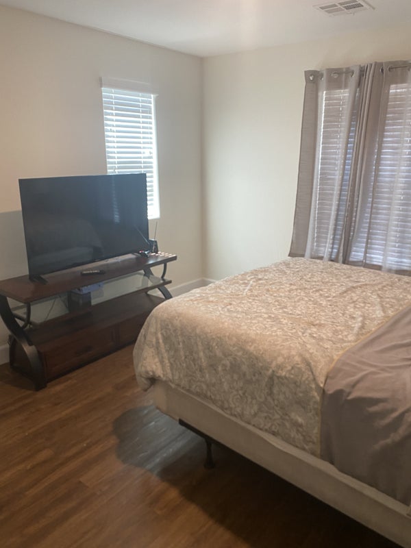 'Luxury 3 bedroom house located in Mountains Edge. ' Room to Rent from