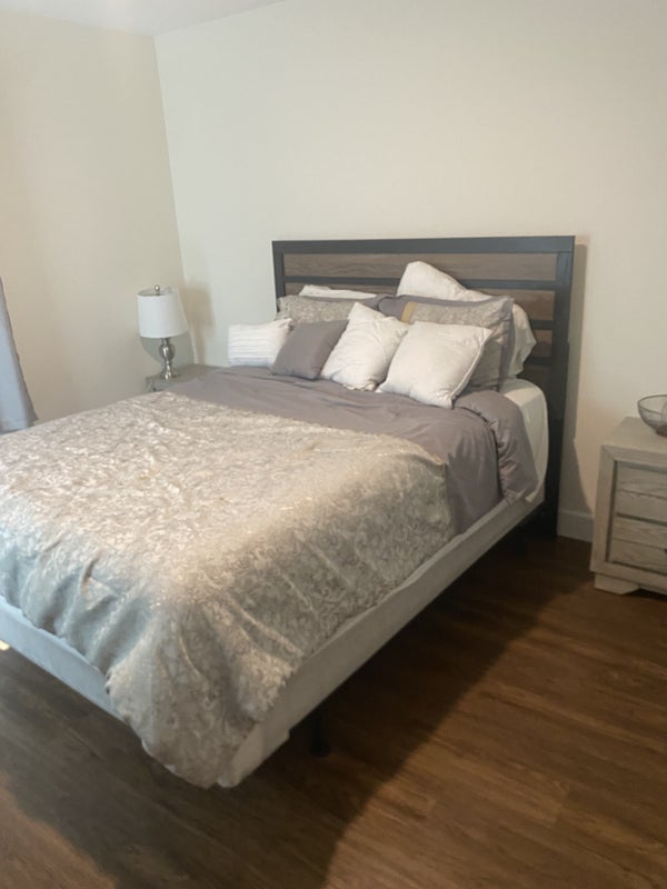 'Luxury 3 bedroom house located in Mountains Edge. ' Room to Rent from