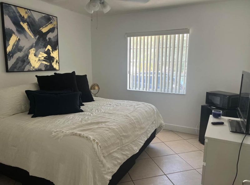 'Near Dolphin and FIU' Room to Rent from SpareRoom